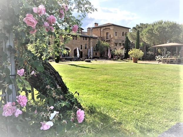 Domaine De La Ruisseliere Hotel Lacenas Exterior photo